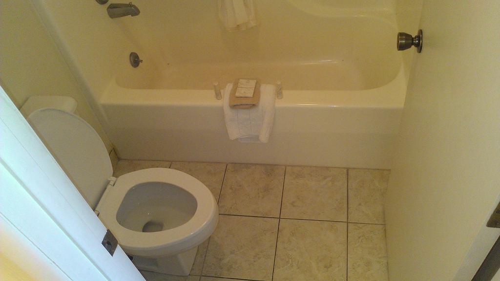 Almost Home Lodge Branson Kamer foto