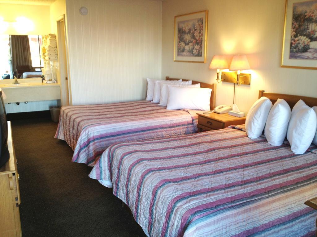 Almost Home Lodge Branson Kamer foto