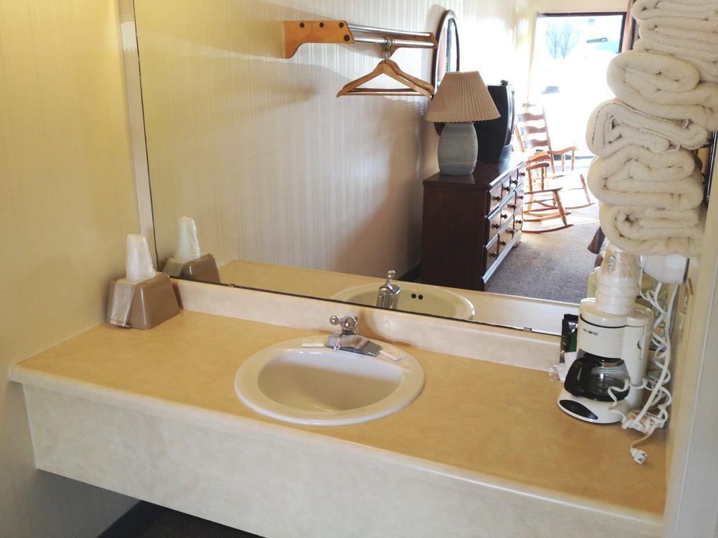 Almost Home Lodge Branson Kamer foto